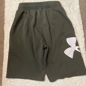 Men's Under Armour
Jogger Shorts ( small )